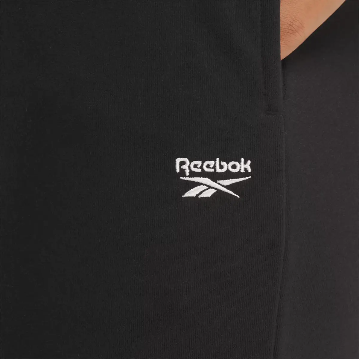 Pantalon en molleton classique indispensable pour la garde-robe féminine Pantalon en molleton classique indispensable pour la garde-robe féminine